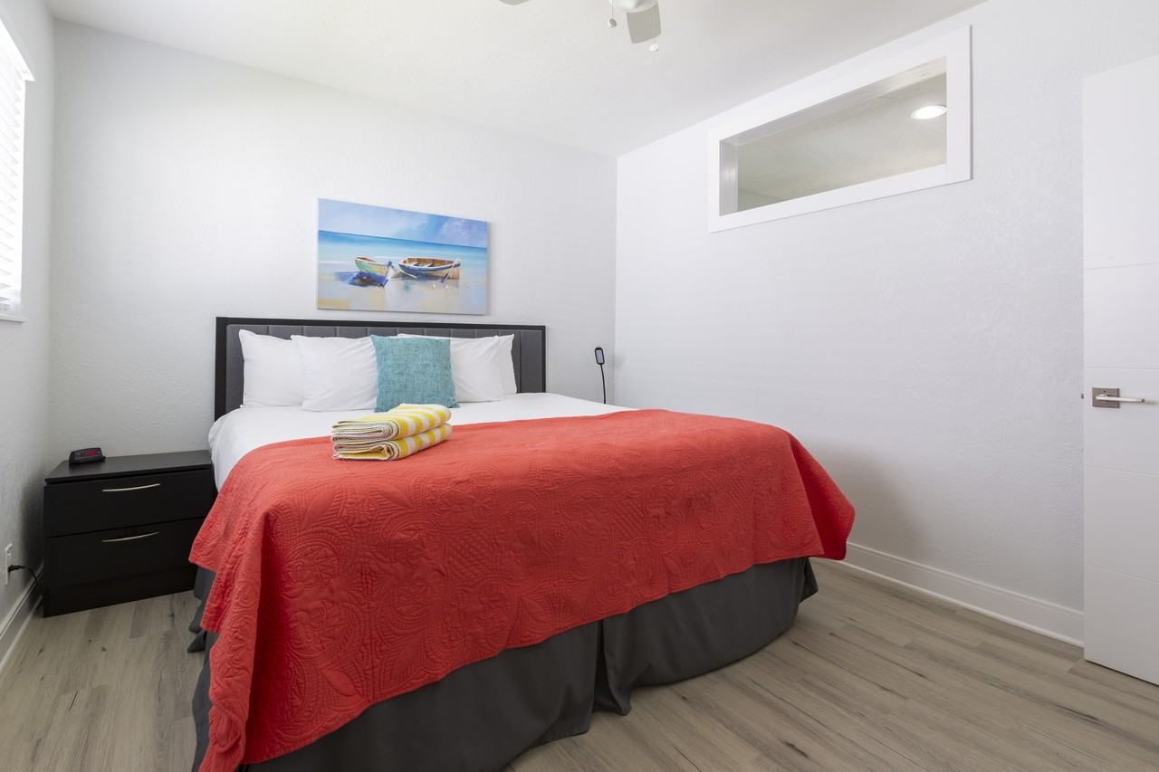 3217 Northeast 9th Street - Photo 6 of 14