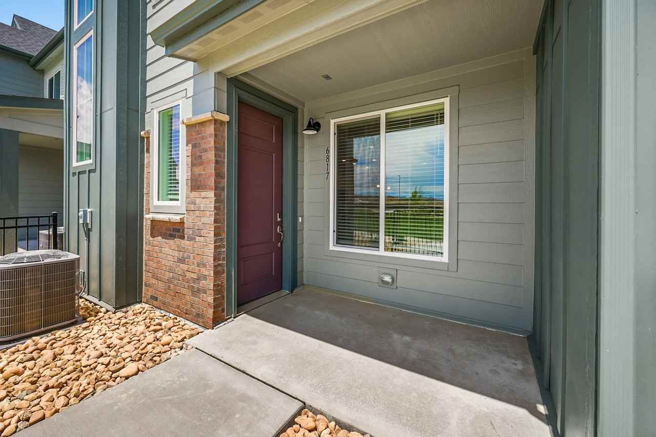 6817 Huddersfield Place - Photo 4 of 23