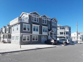 featured image of 130 E 31st St