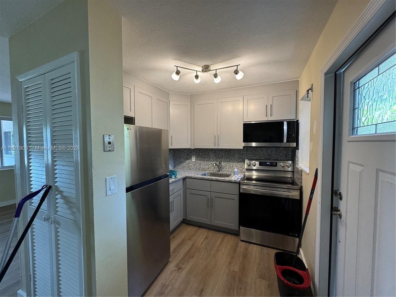 707 South 19th Avenue #3 - Photo 2 of 7