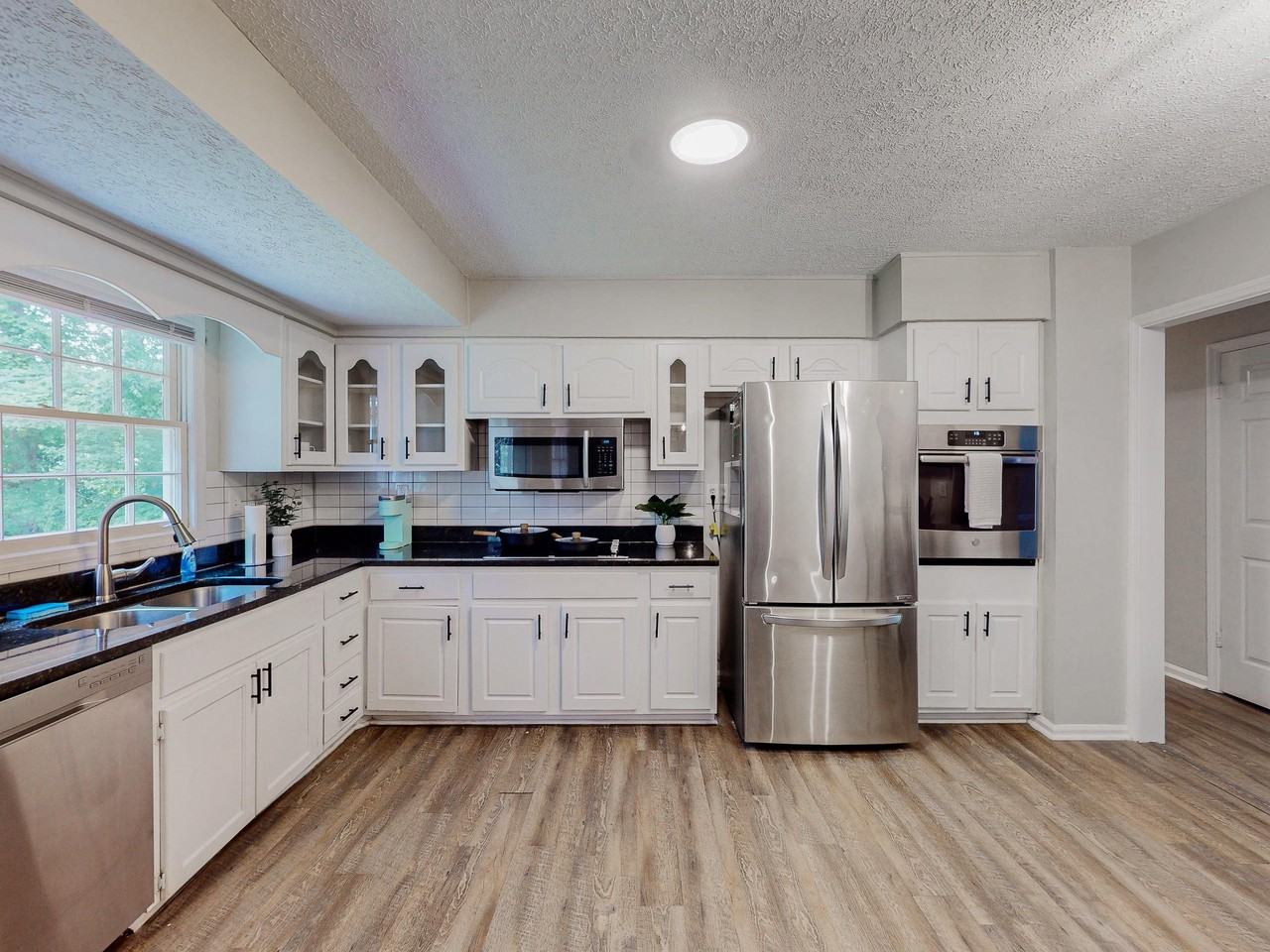 Greenway Dr - Photo 3 of 8