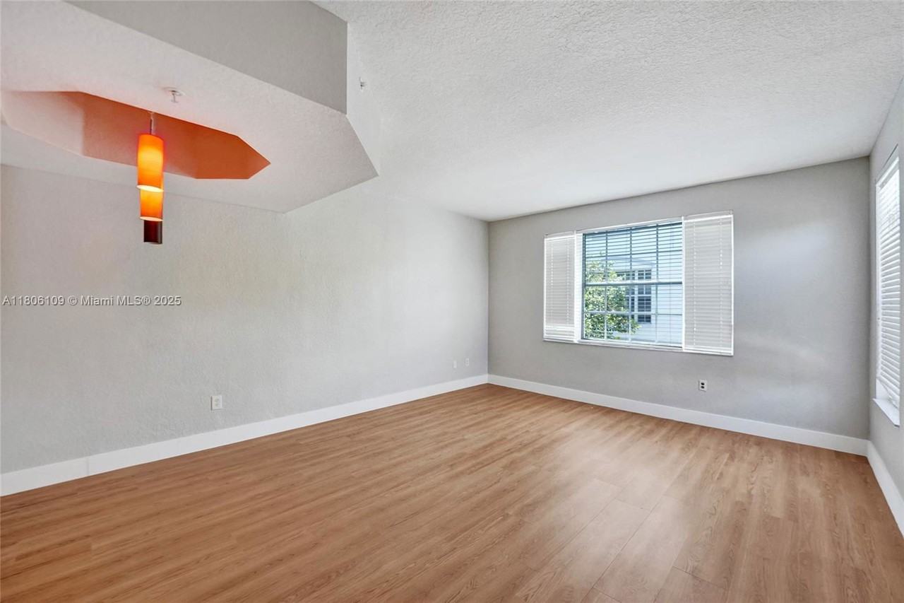 781 Sw 148th Ave #1514 - Photo 2 of 8