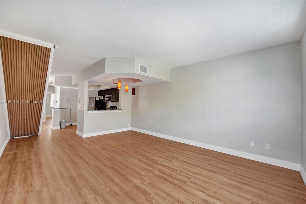 781 Sw 148th Ave #1514 - Photo 3 of 8