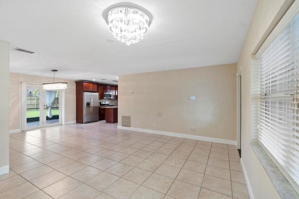 4784 Alfresco St - Photo 4 of 8