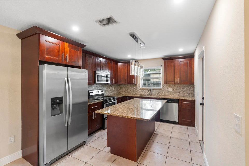 4784 Alfresco St - Photo 6 of 8