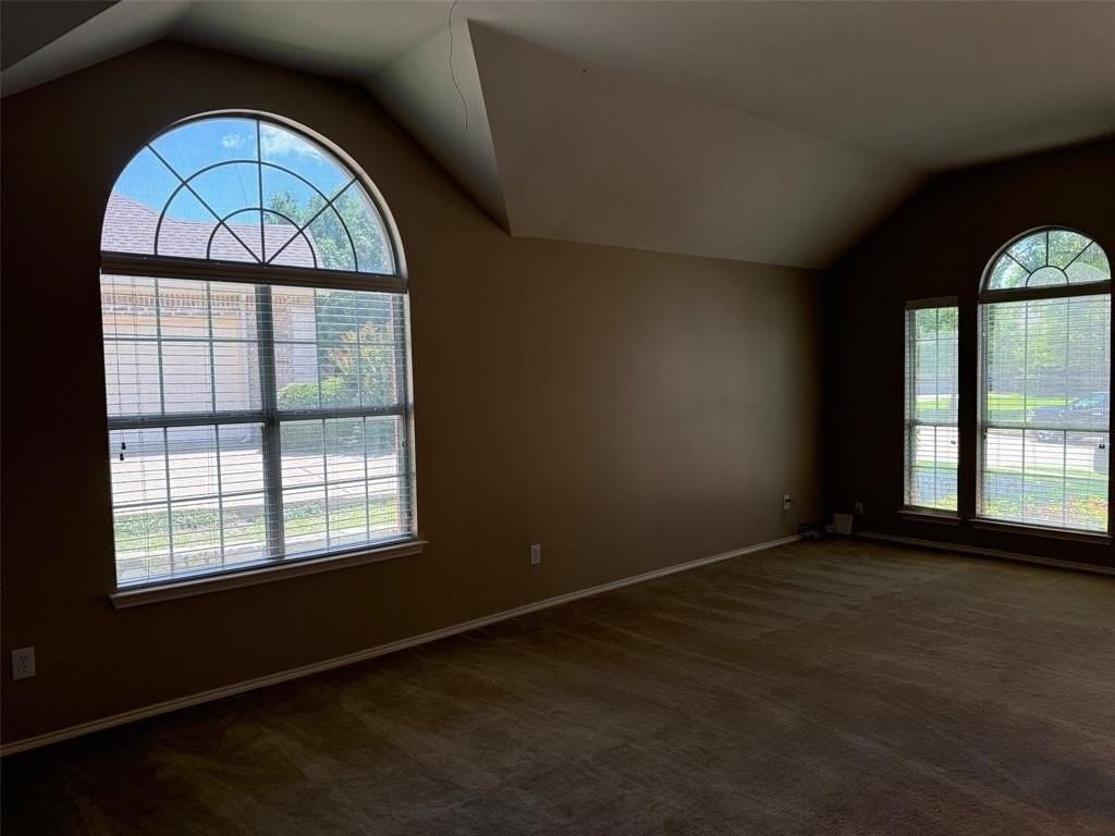 405 Love Bird Ln - Photo 7 of 40