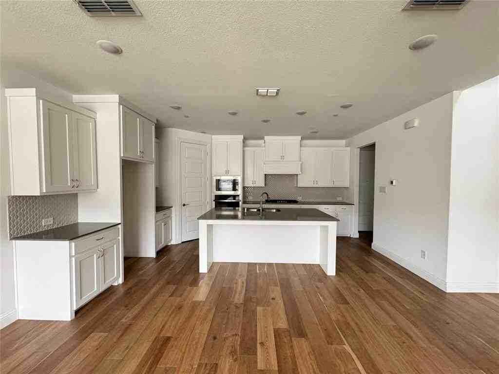 1951 Sweetwater Ln - Photo 4 of 23