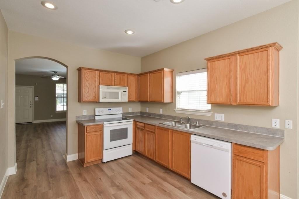 9810 Walnut Hill Dr - Photo 3 of 20