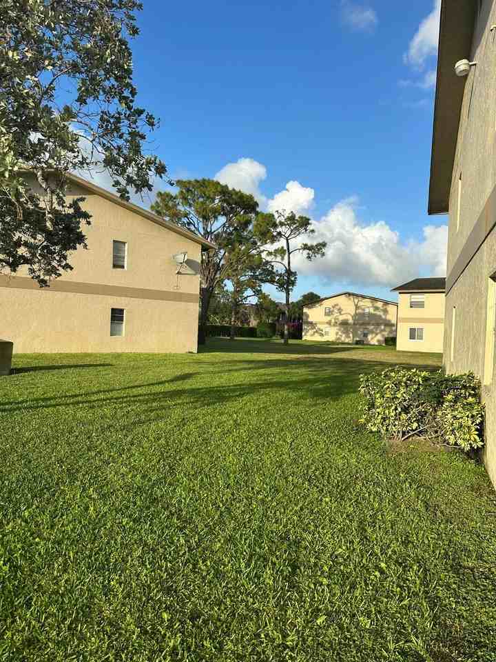 1806 Abbey Rd - Photo 3 of 42