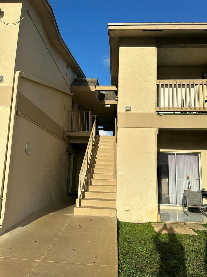 1806 Abbey Rd - Photo 4 of 42