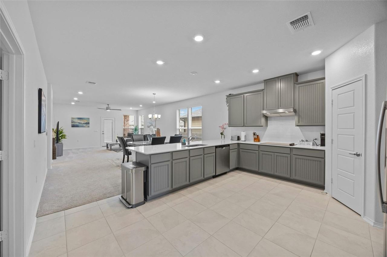 12529 Hallstatt Dr - Photo 5 of 40