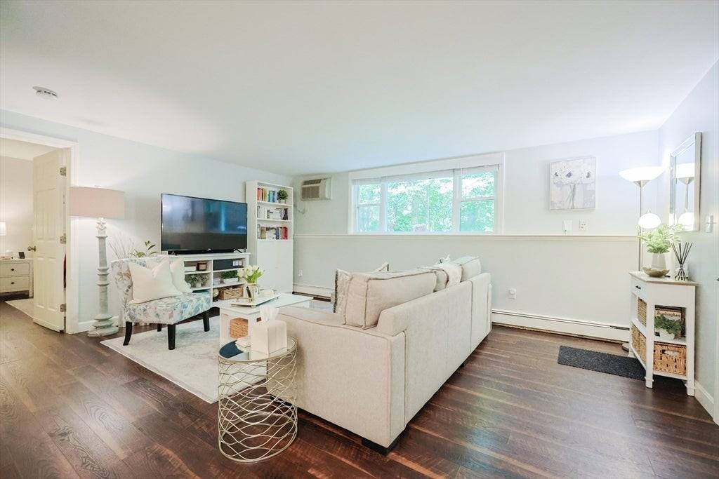 54 Jacqueline Rd - Photo 4 of 16