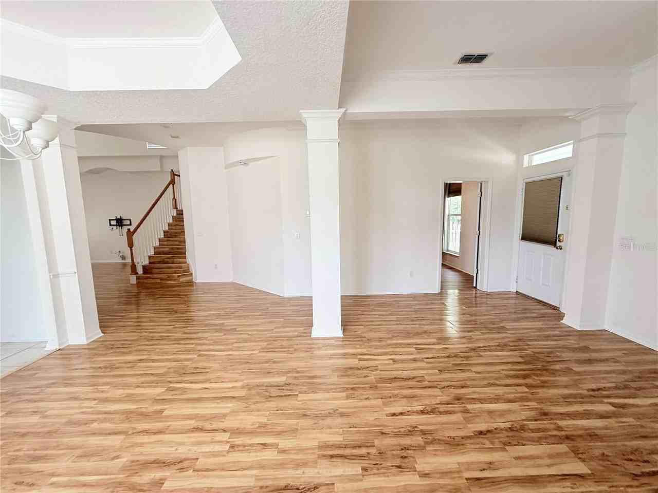 902 Waterside Dr - Photo 4 of 33