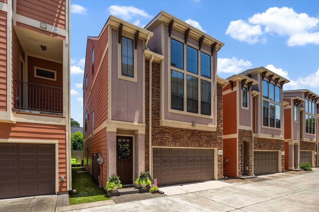 1042 W 23rd St - Photo 2 of 24