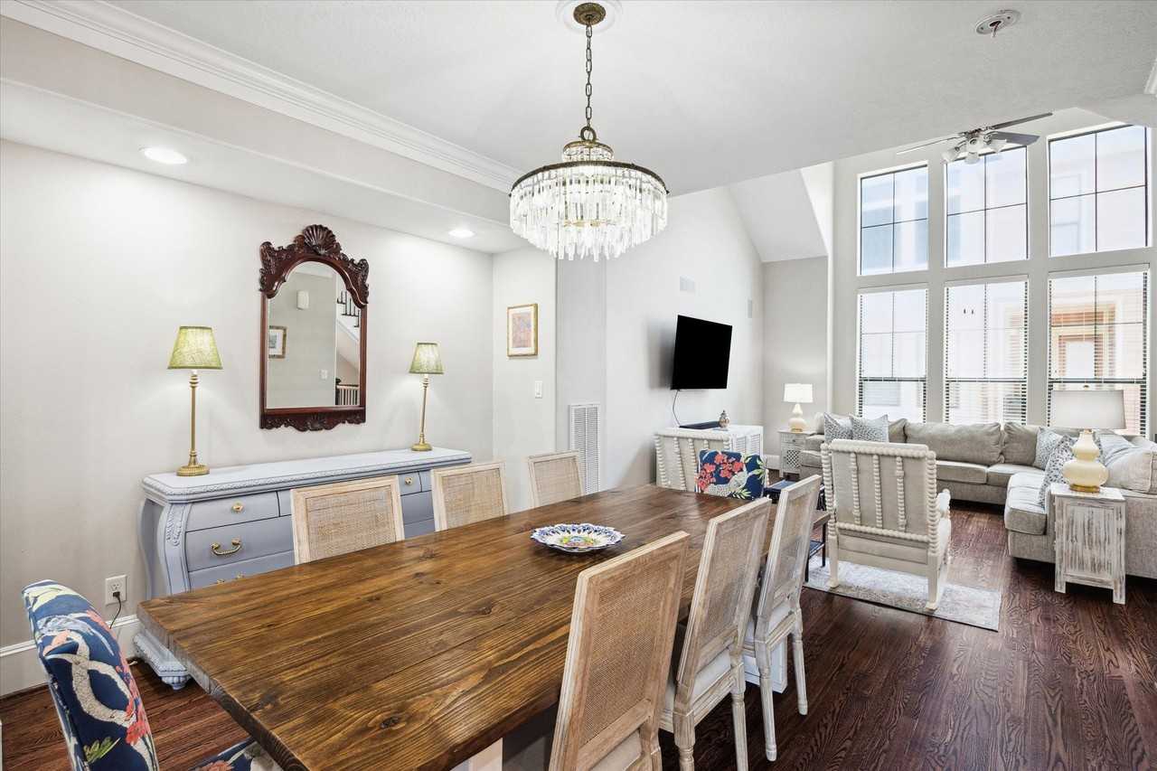 1042 W 23rd St - Photo 6 of 24