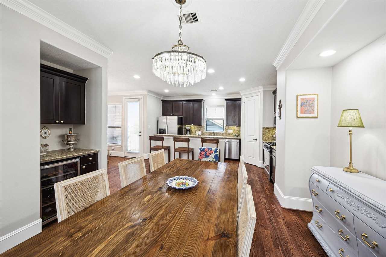 1042 W 23rd St - Photo 7 of 24