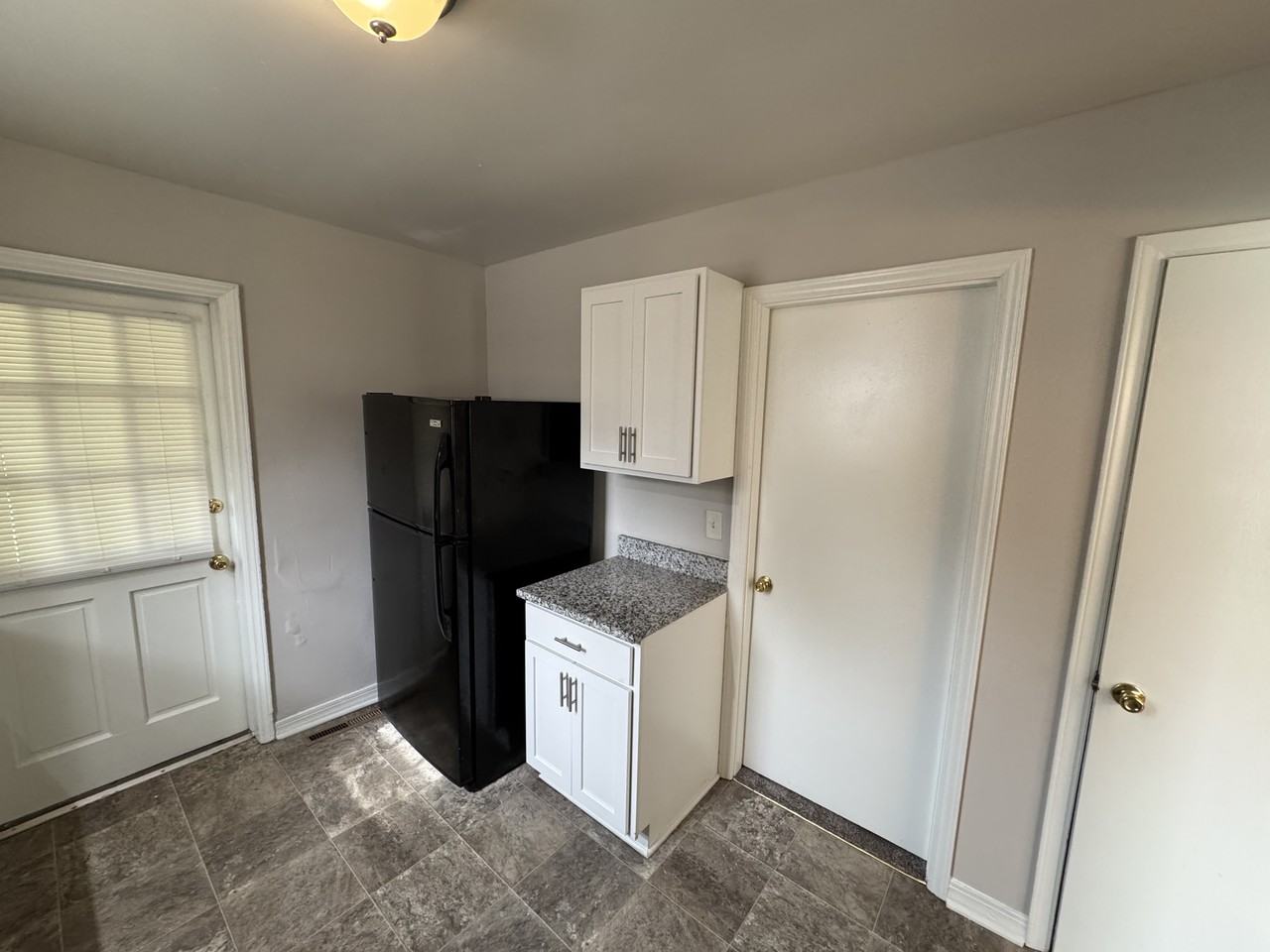 2116 Finchley Dr - Photo 3 of 10