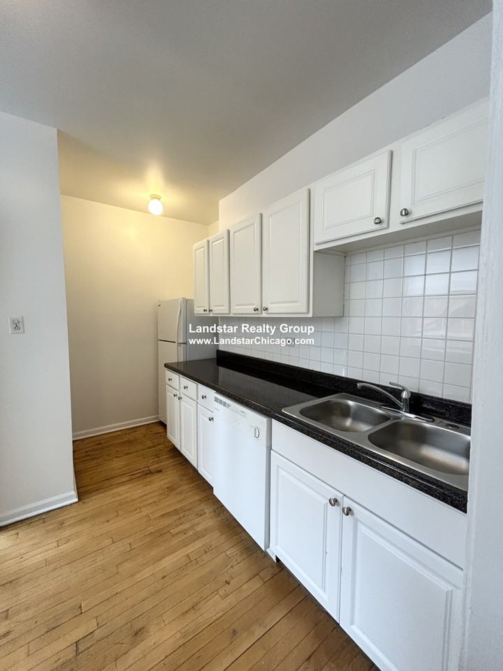 N Mozart St #2W - Photo 4 of 9