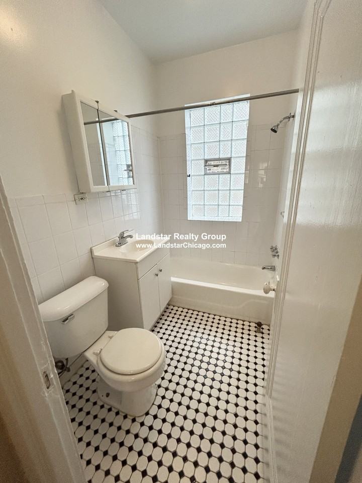 N Mozart St #2W - Photo 6 of 9