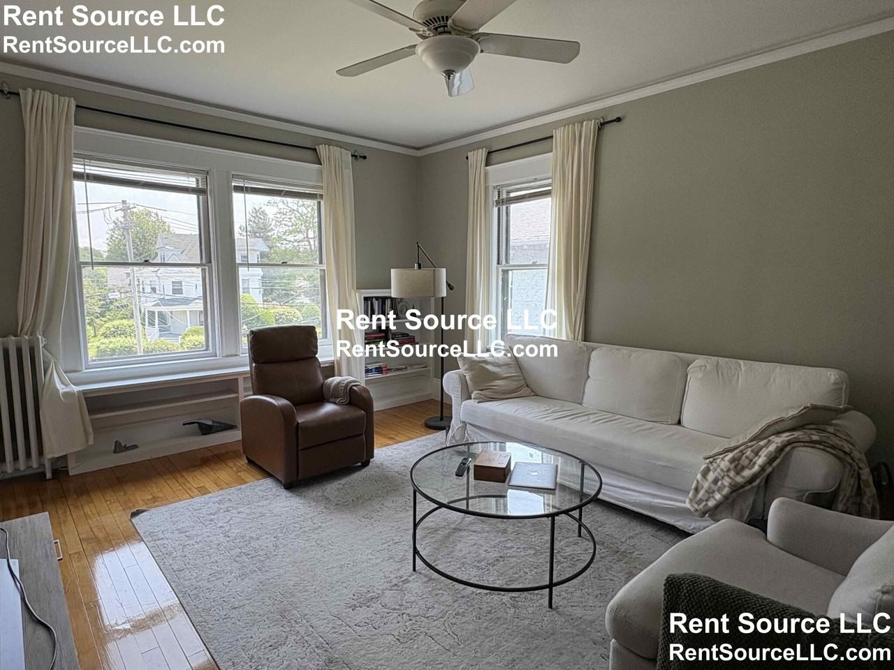 1619 Centre St - Photo 4 of 23