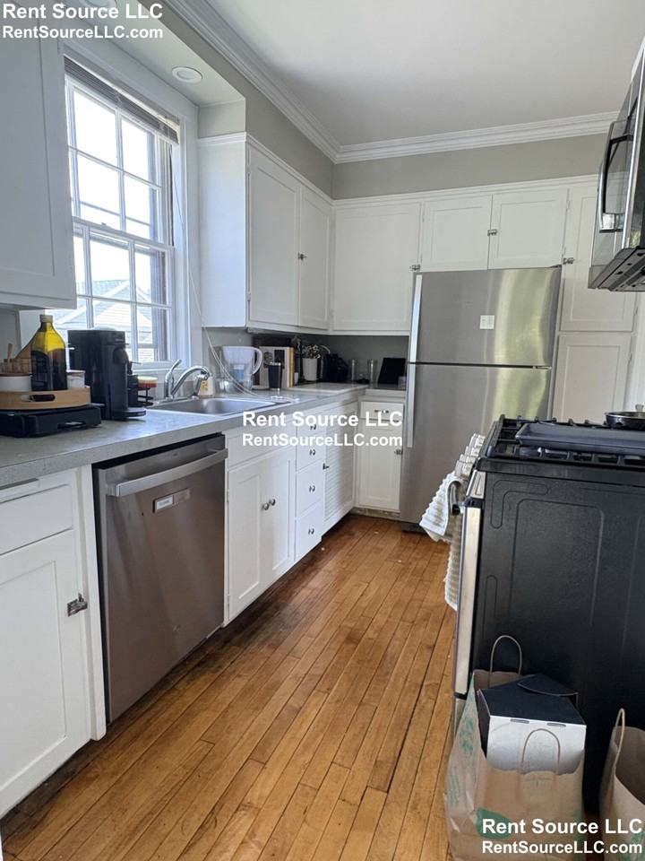 1619 Centre St - Photo 7 of 23