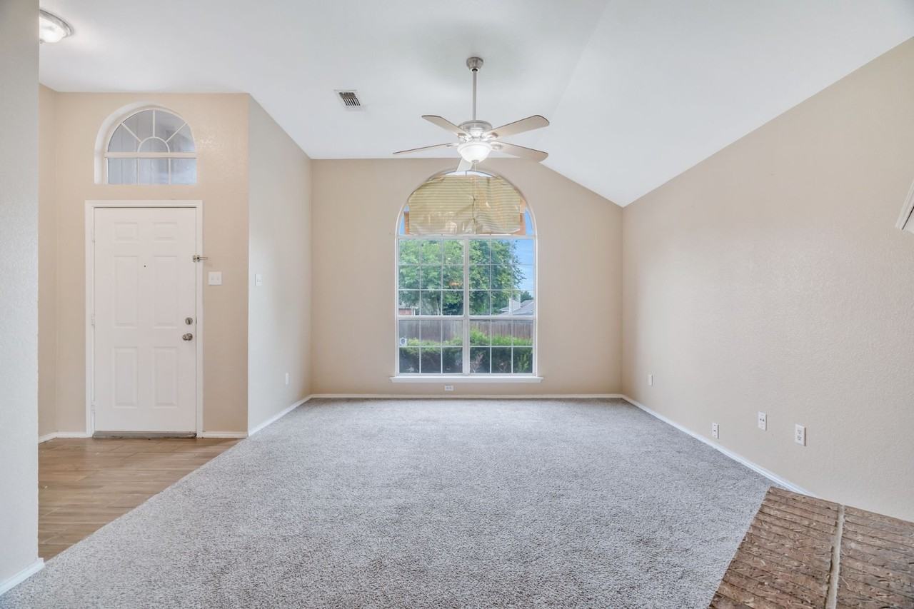 203 Cain Dr - Photo 3 of 29