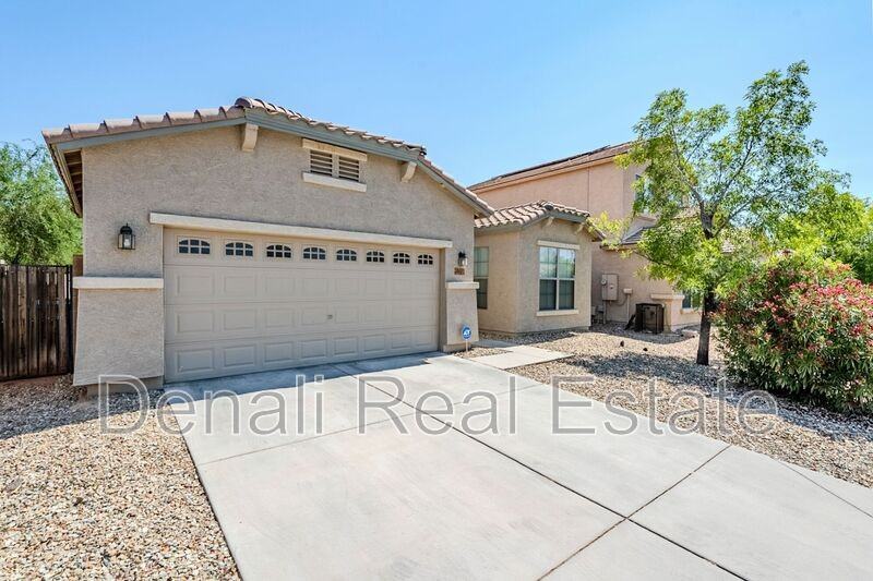 10017 W Raymond St - Photo 2 of 47