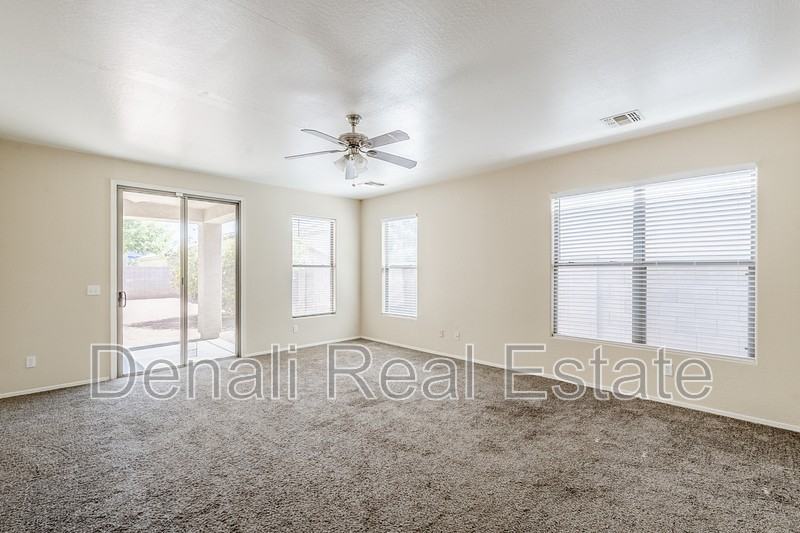 10017 W Raymond St - Photo 3 of 47