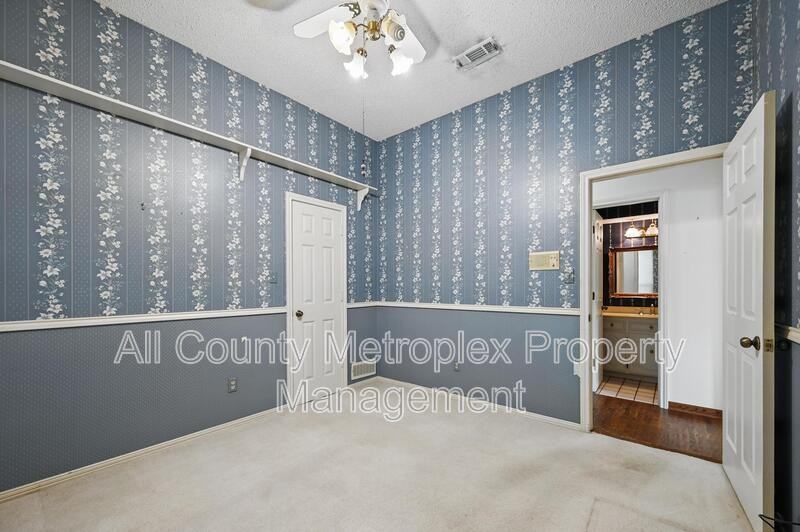 9719 Amberley Dr - Photo 3 of 21