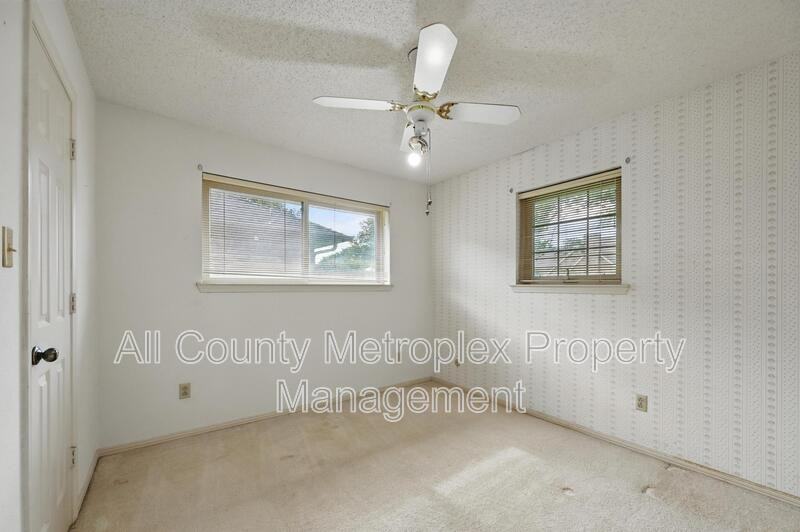 9719 Amberley Dr - Photo 4 of 21