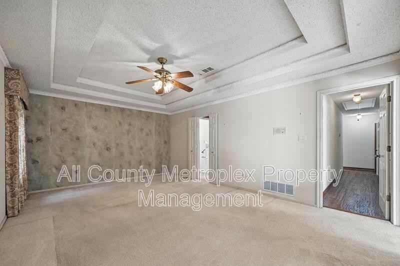 9719 Amberley Dr - Photo 6 of 21