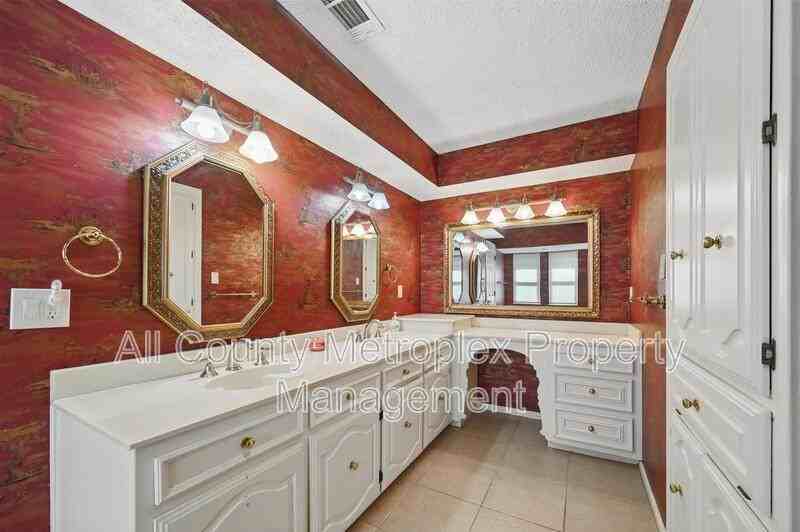 9719 Amberley Dr - Photo 7 of 21