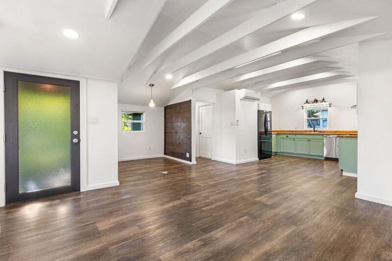 220 Se 157th Ave - Photo 2 of 19