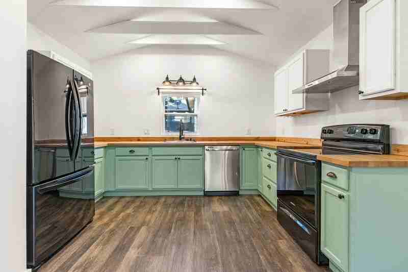 220 Se 157th Ave - Photo 3 of 19