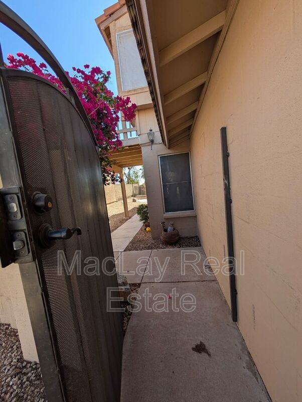 9223 S 45th Pl - Photo 7 of 29