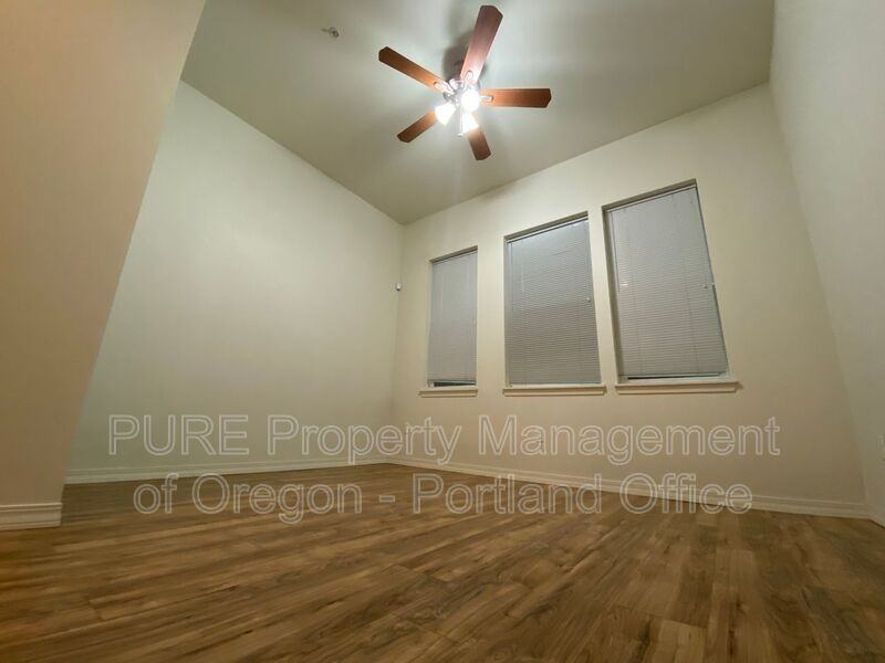 5490 Se Milwaukie Ave #102 - Photo 3 of 10