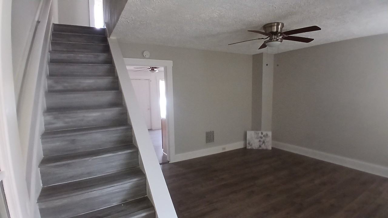 4116 Curtis Avenue - Photo 3 of 16