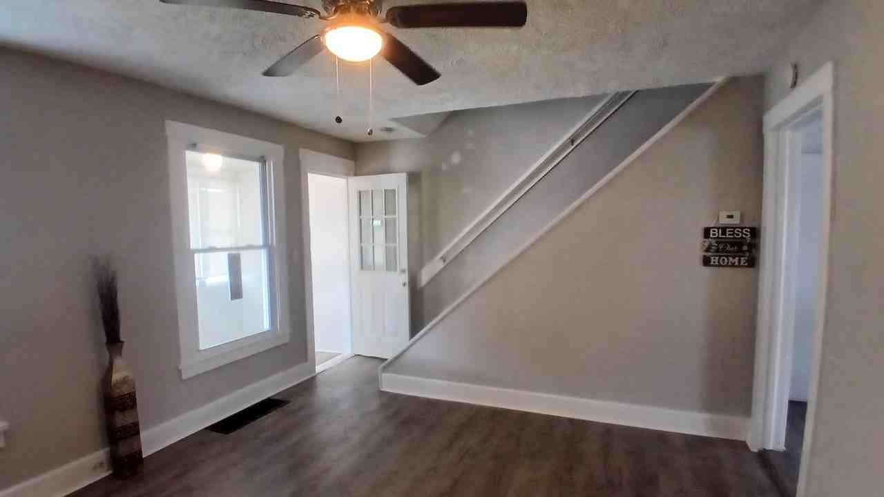 4116 Curtis Avenue - Photo 4 of 16