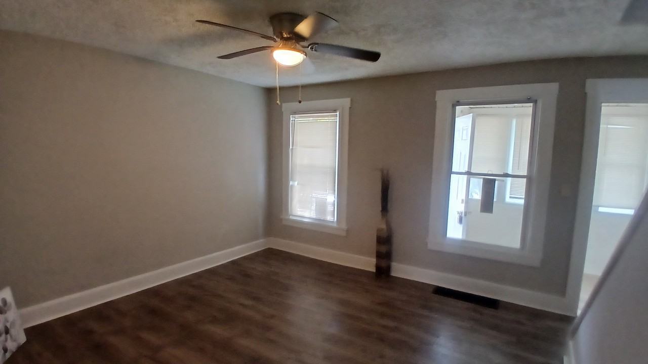 4116 Curtis Avenue - Photo 5 of 16