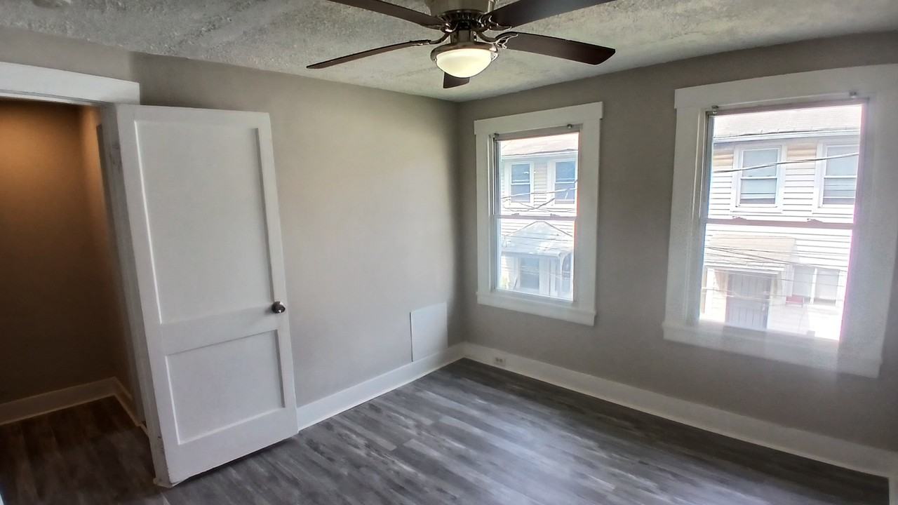 4116 Curtis Avenue - Photo 6 of 16