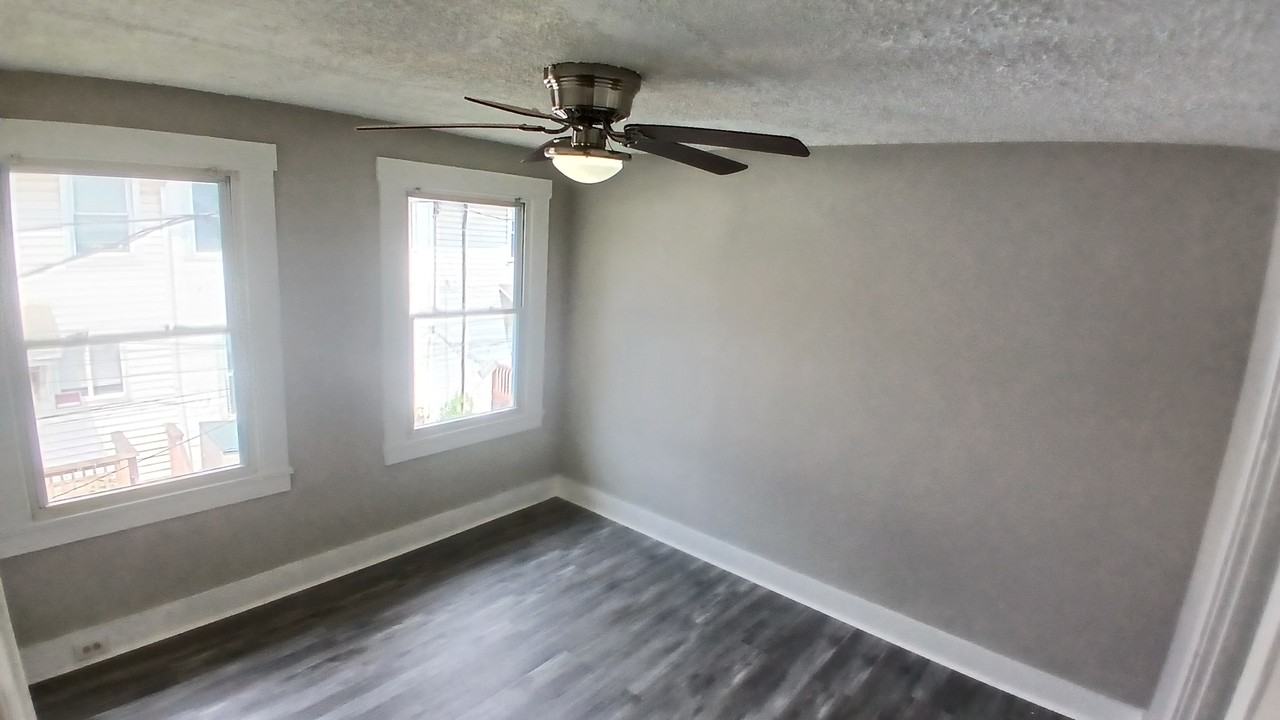 4116 Curtis Avenue - Photo 7 of 16