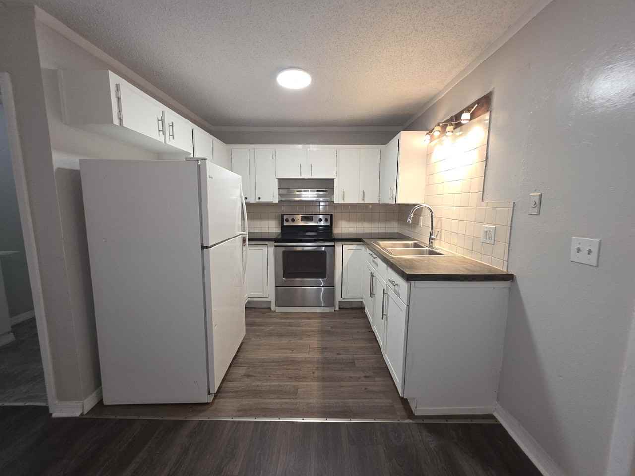 843 Grove Ave - Photo 2 of 28