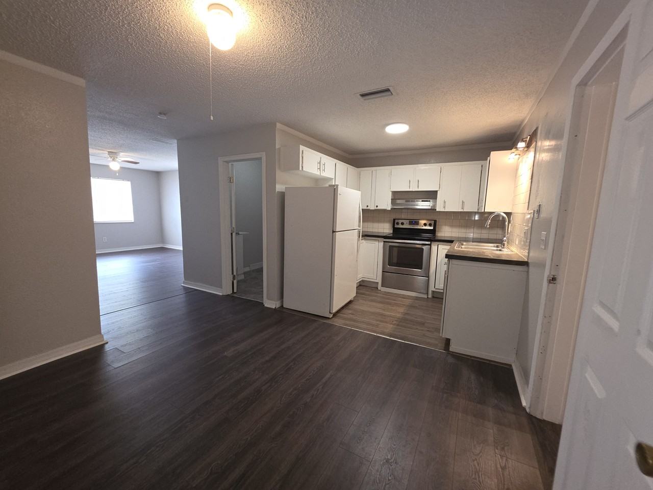 843 Grove Ave - Photo 3 of 28