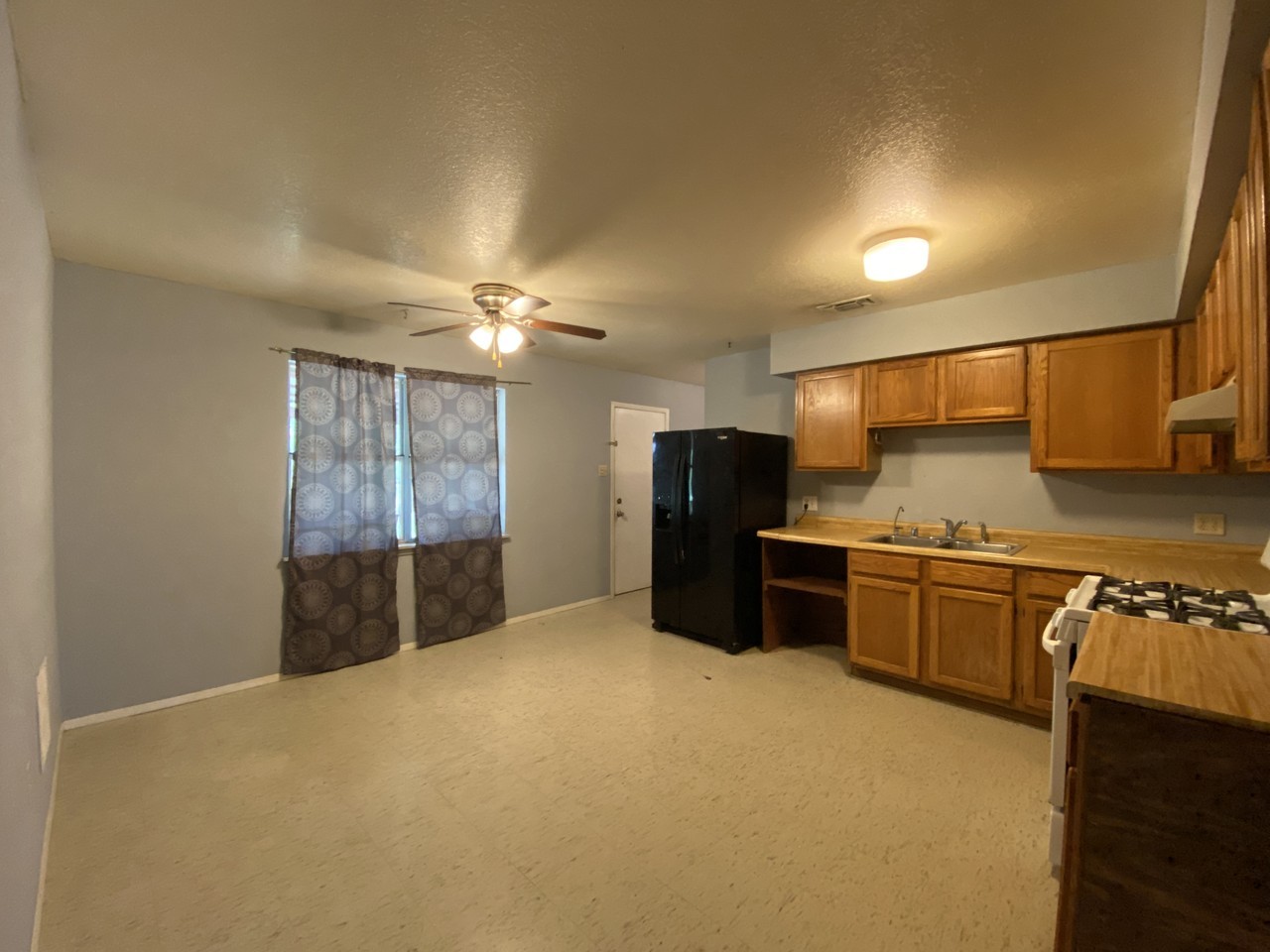1502 Kimberly Cir - Photo 3 of 9