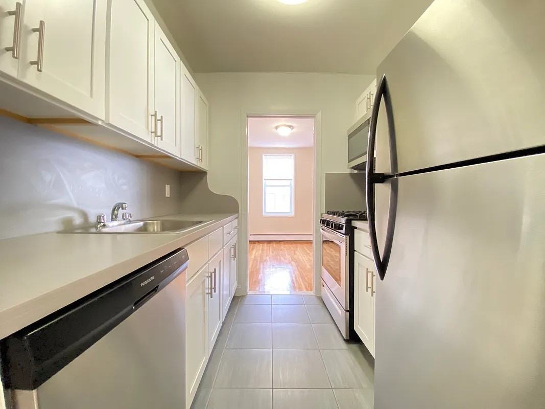 619 E 11Th St - Photo 2 of 12