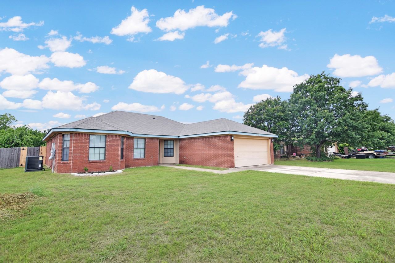 2905 Lindsey Drive - Photo 3 of 20