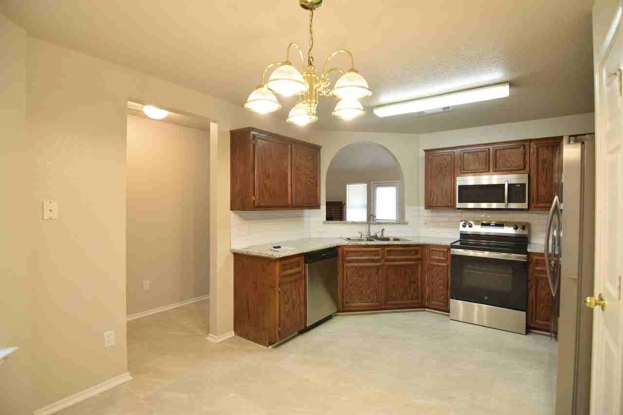 2905 Lindsey Drive - Photo 4 of 20