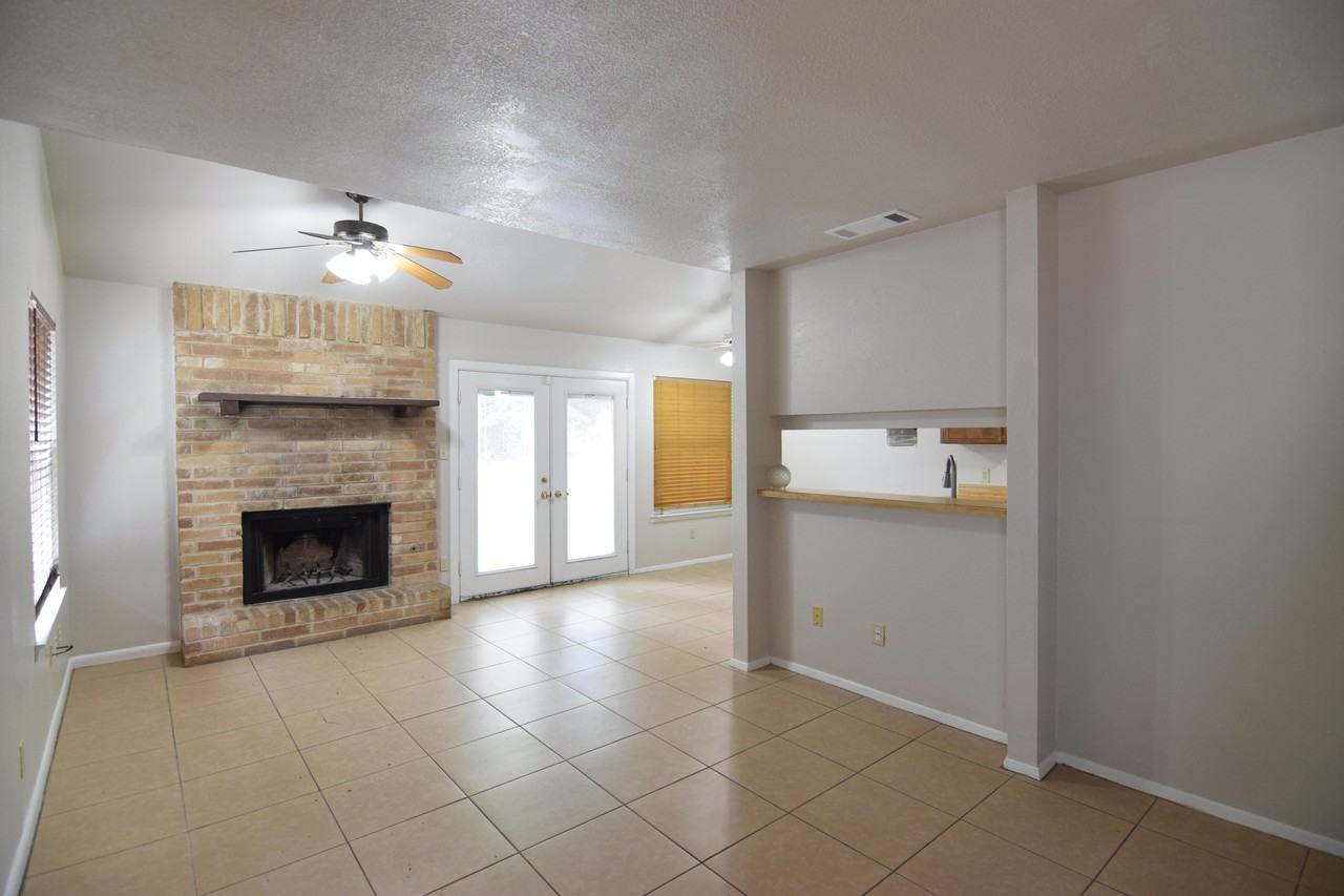 2403 Skylark Cir - Photo 5 of 15