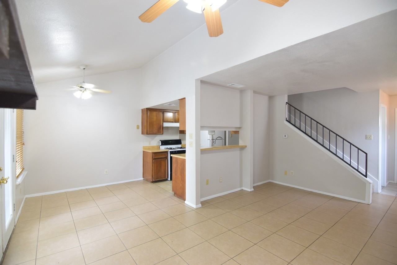 2403 Skylark Cir - Photo 6 of 15