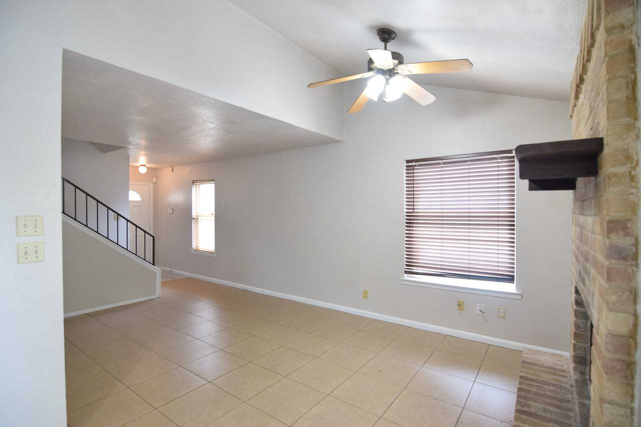 2403 Skylark Cir - Photo 7 of 15